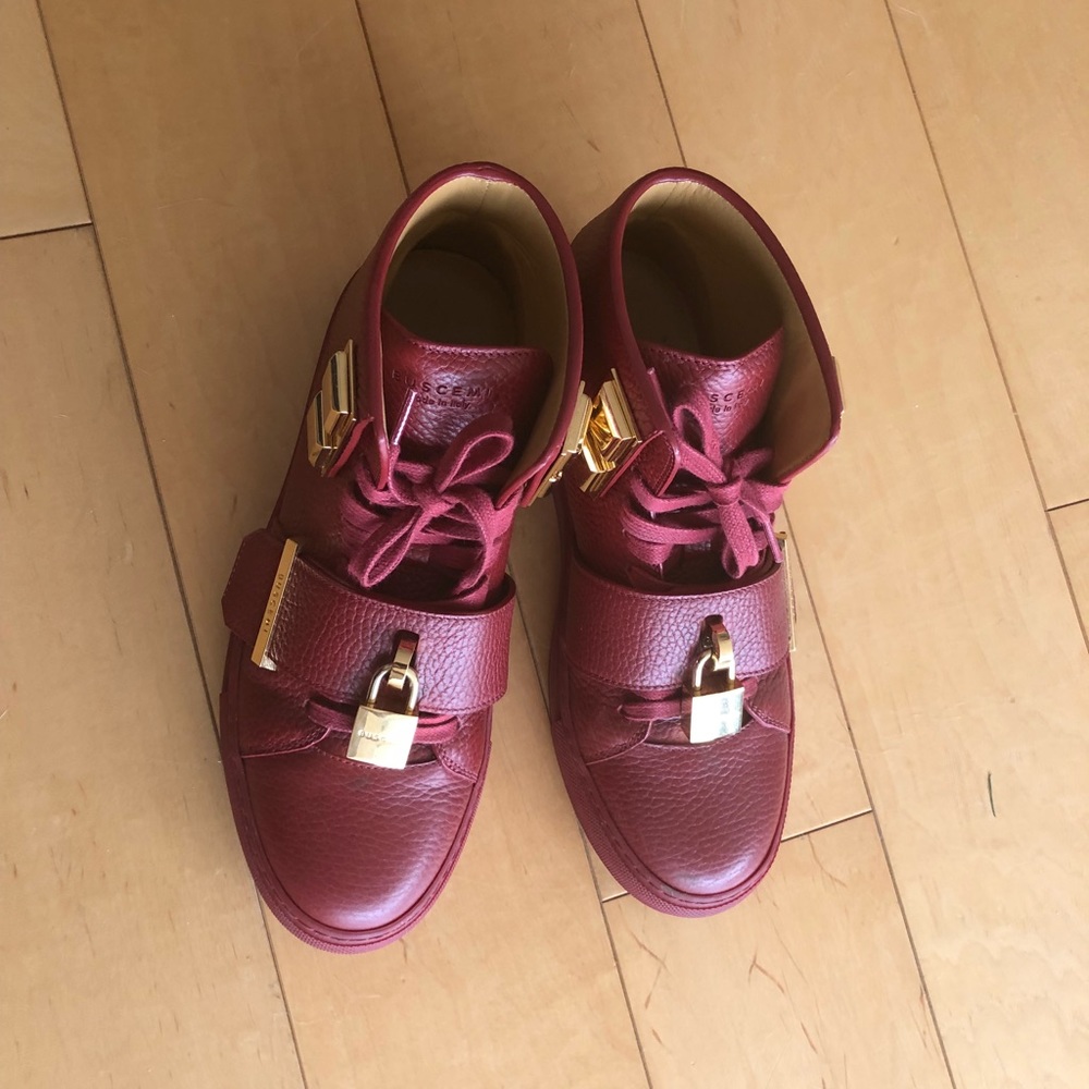 Buscemi moving sale. Size 39